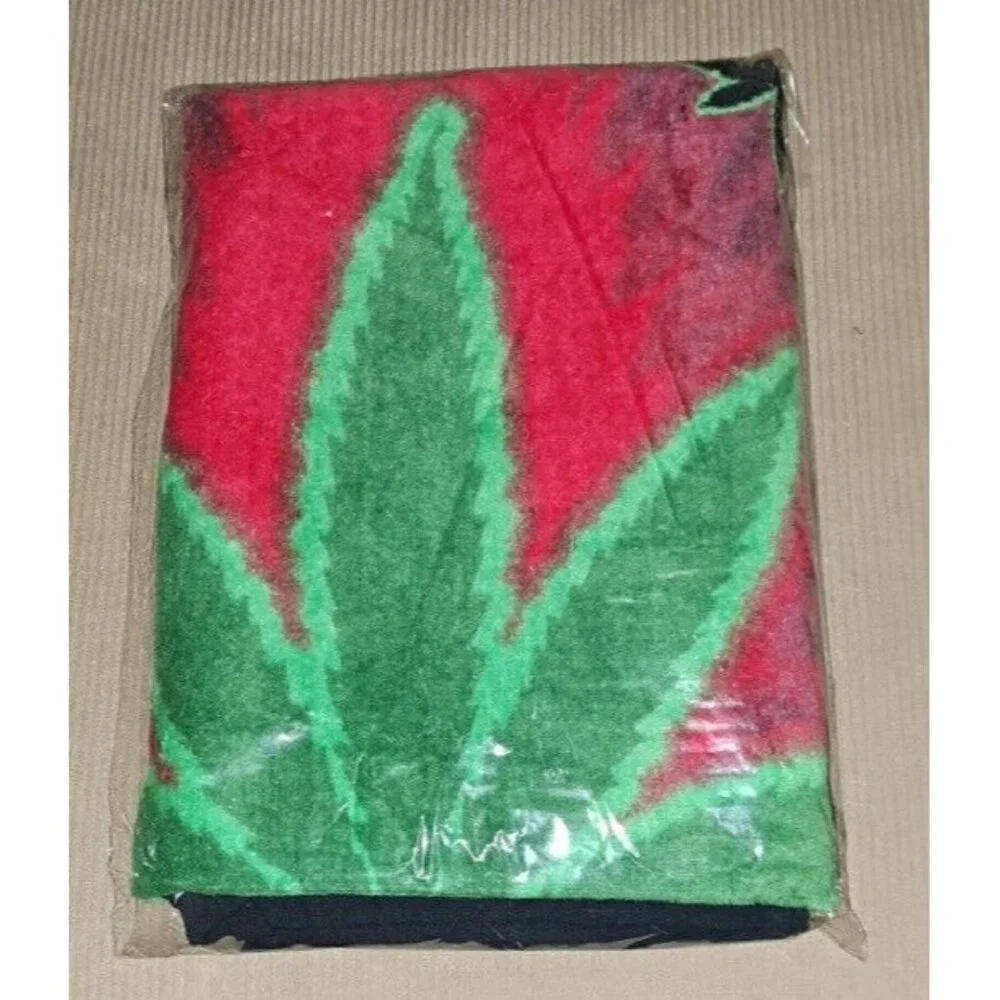 New Green Red Leaf Beach Bath Pool Gift Towel Pot Weed Leaves Marijuana Canabis